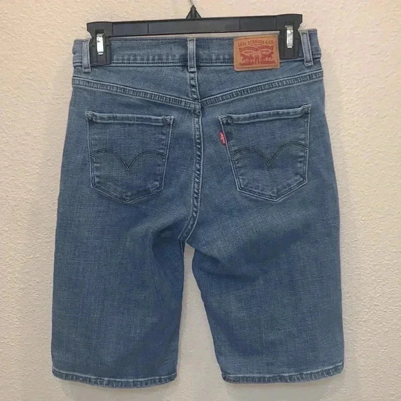Levi’s Women’s Bermuda Short - Picture 3 of 6
